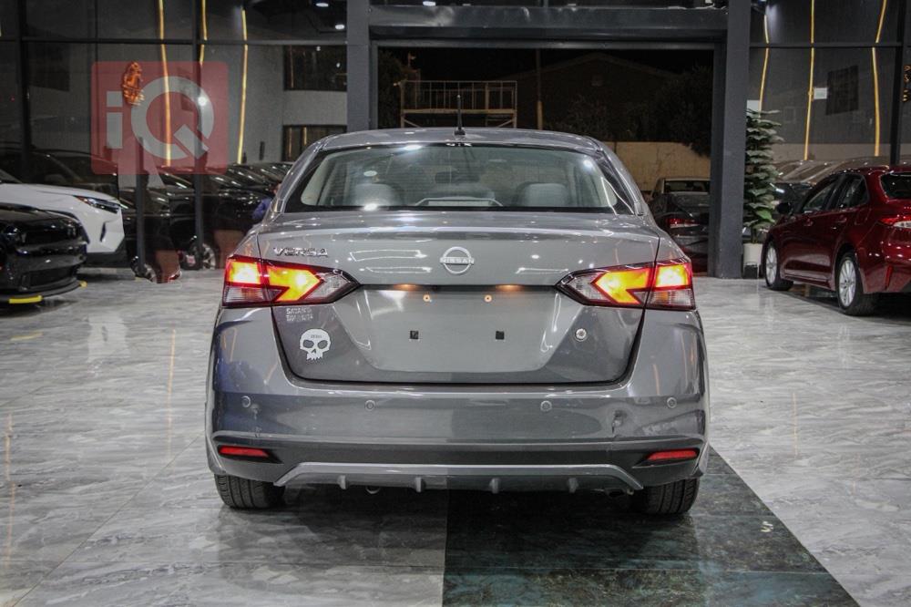 نيسان فيرسا